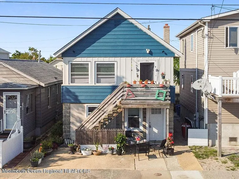 218 Porter Ave #B — Photo 1