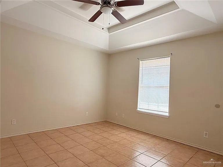 2113 W Carlos Dr — Photo 10