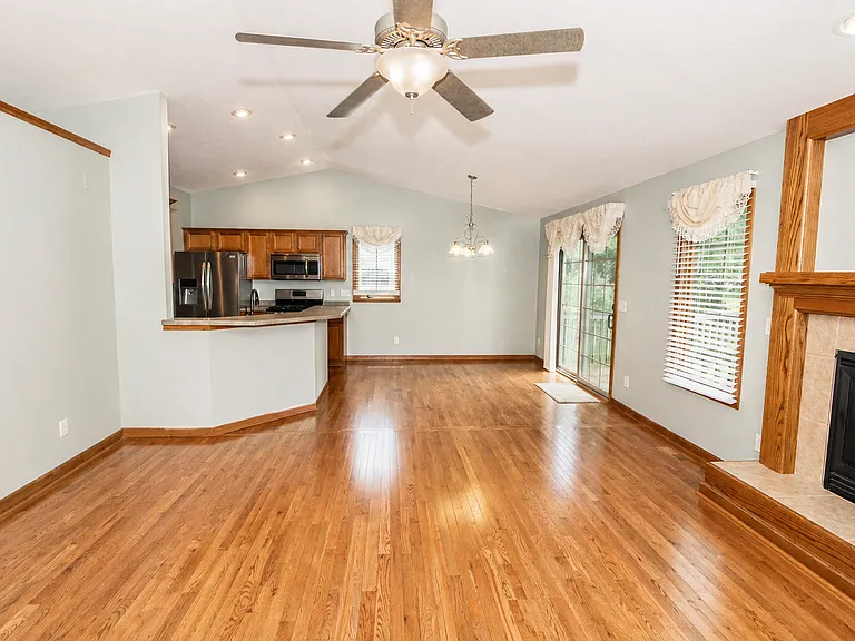 51225 Brandychase W — Photo 3