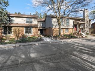 2142 Spruceway Ln, Ann Arbor, MI 48103