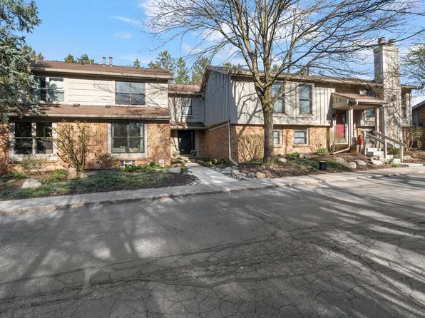 2142 Spruceway Ln, Ann Arbor, MI 48103