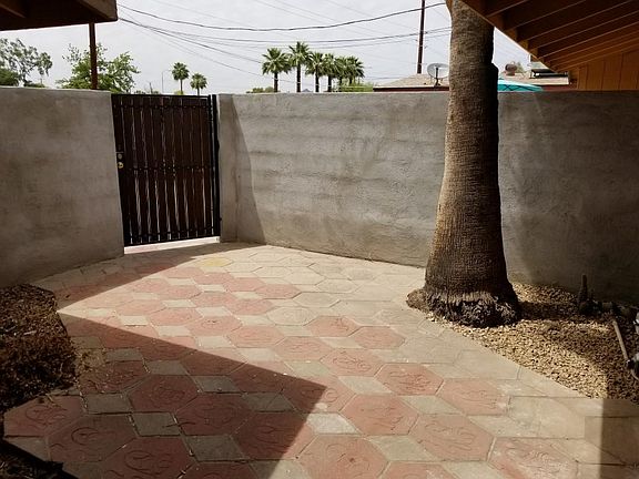 Private Gated Front Yard!