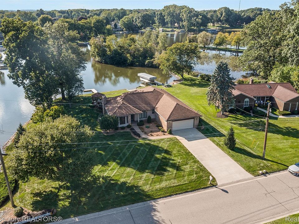 1st image of 4071 Chevron Dr