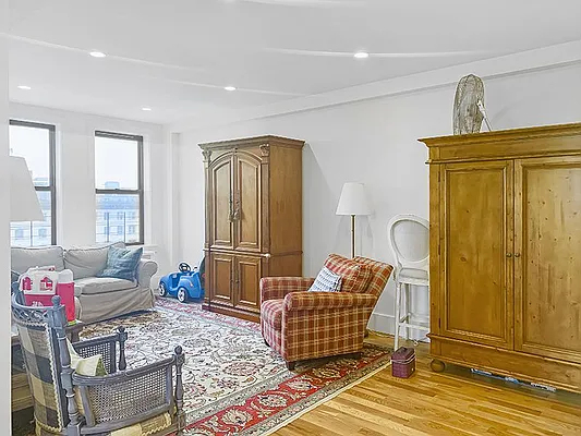 Rented by Rachel Realty | media 18