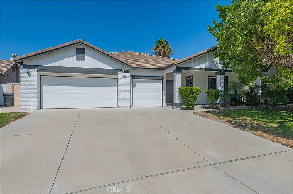 4 bed, 2579 sqft, $4,000 — Photo 2