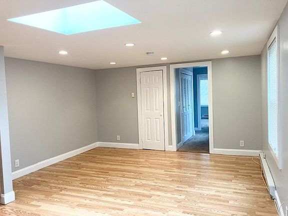 Living Room 13.5 x 11