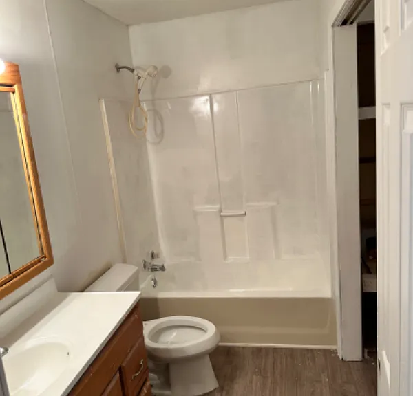 103 E Scott St — Photo 5