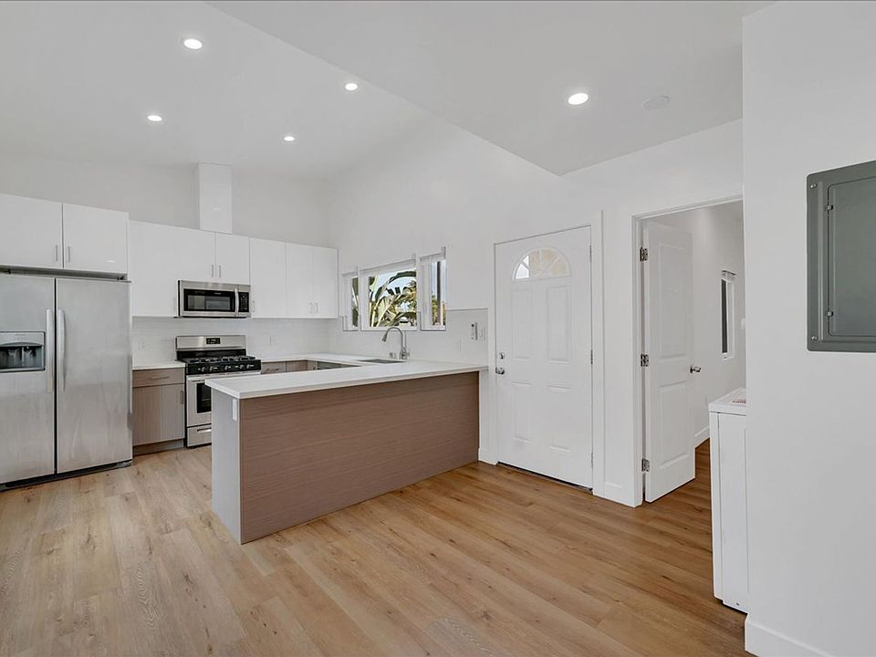 1st image of 753 N Washington Pl #836