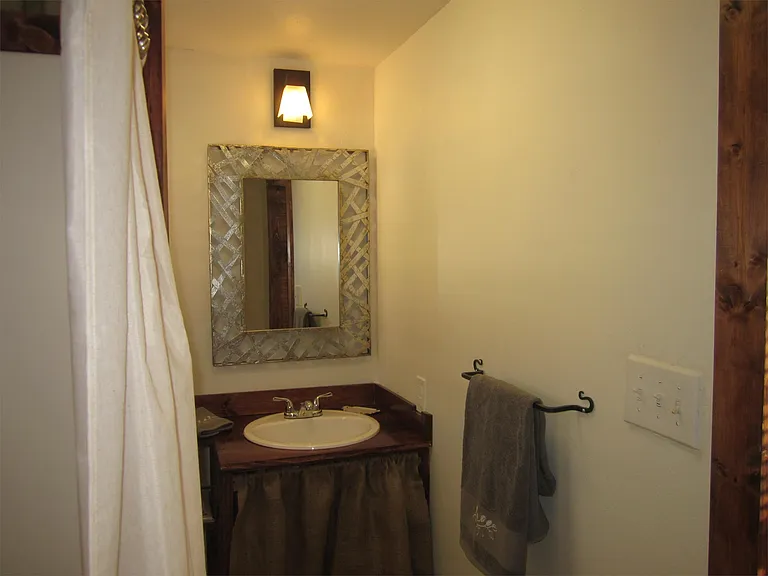 121 N Hamilton St — Photo 7