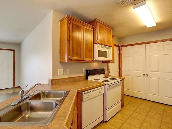 4th image of 4206 & 4208 Magnolia St