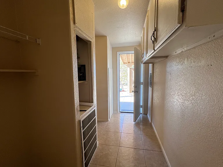 7868 N Reed Rd — Photo 27