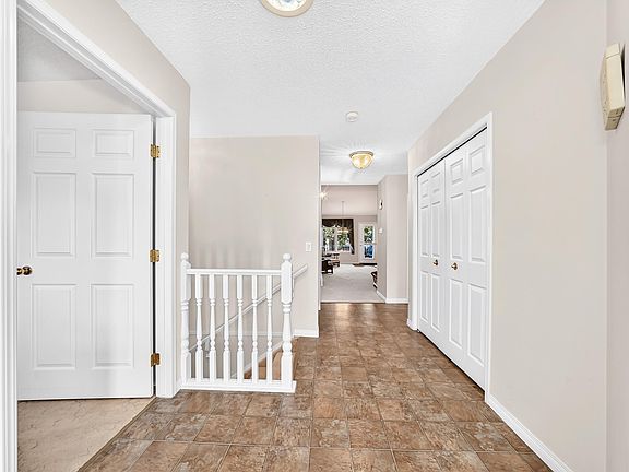 5th image of 111 Lakeside Pl