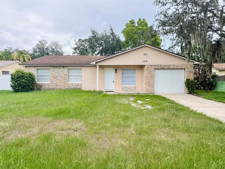 319 Autumn Dr — Photo 1