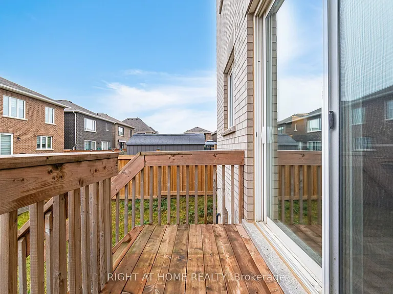 908 Sumac Cres — Photo 45