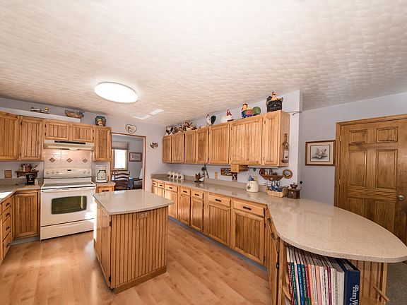 Amazing kitchen with walk-in