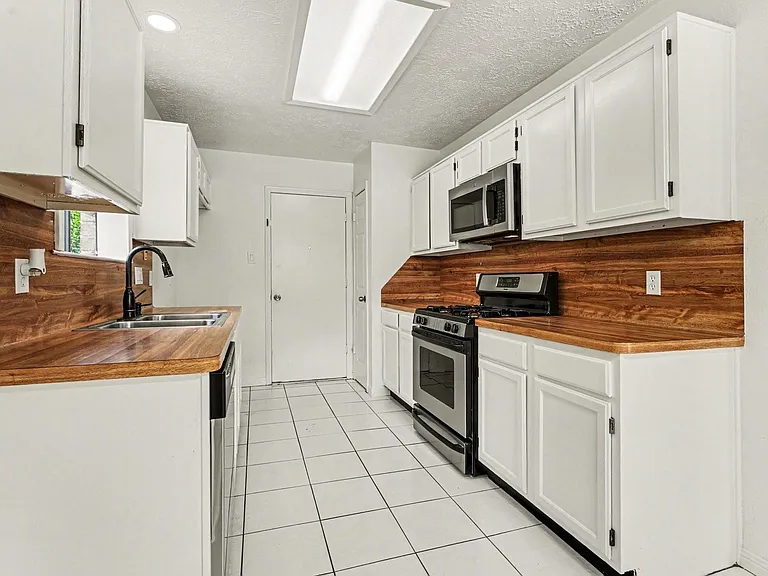 2909 Forest Hills Dr — Photo 5
