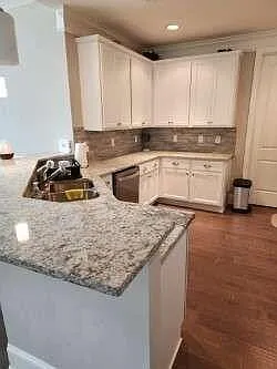 194 Yorkshire Ln — Photo 6