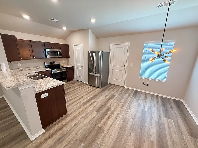 4805 Prospector Dr — Photo 3