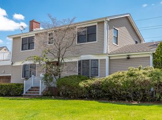 1637 Fenimore Rd, Hewlett, NY 11557