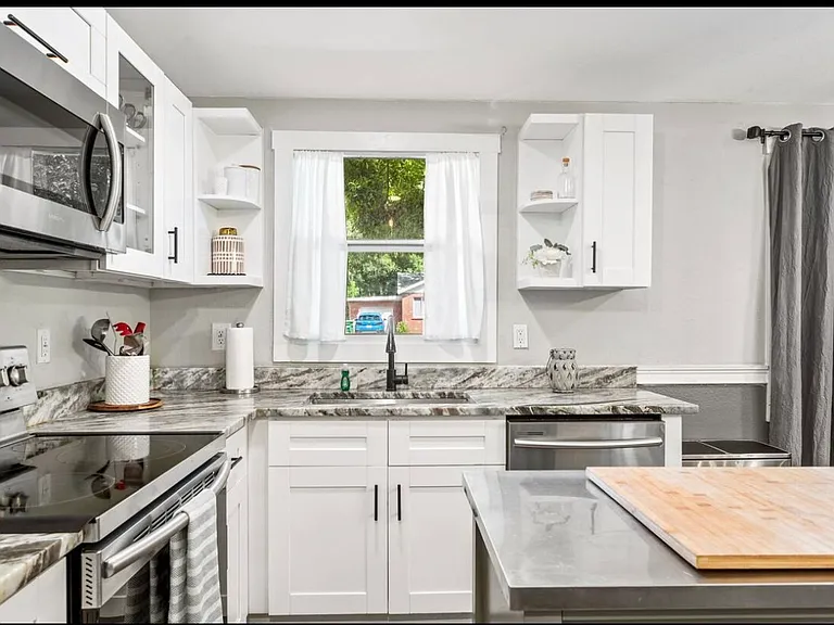 1010 E Knollwood St — Photo 17