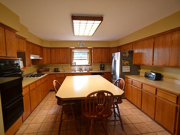Kitchen with large island
