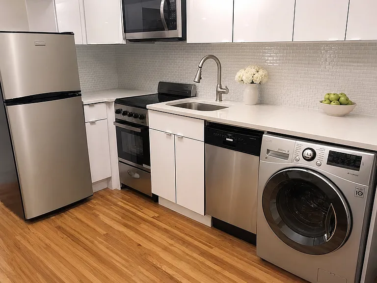 313 E 14th St #2B — Photo 6