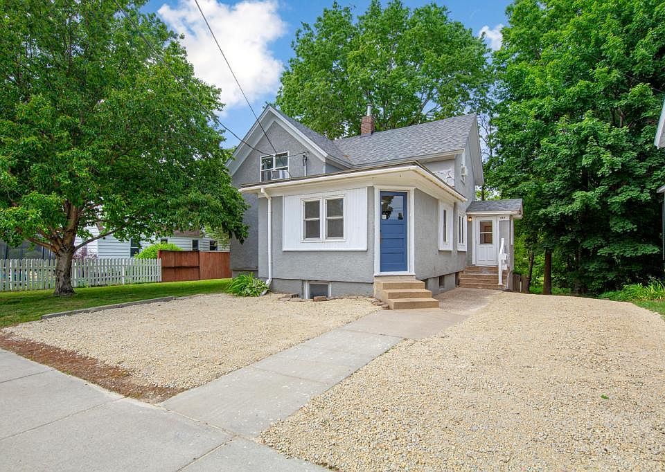 1st image of 612 2nd St W