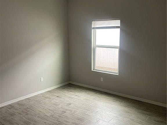 3rd image of 1001 N Clarence Ave #3