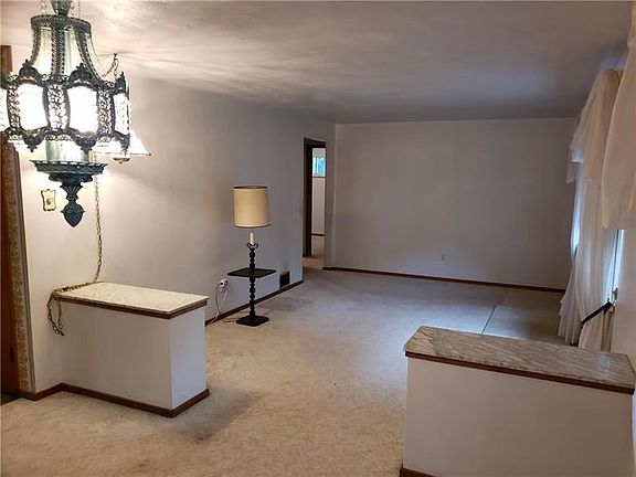 3rd image of 2620 Poinsettia Dr