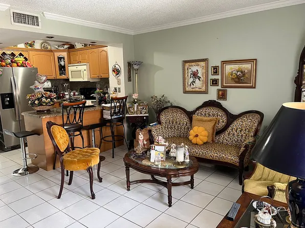 2194 W 60th St APT 22210, Hialeah, FL 33016