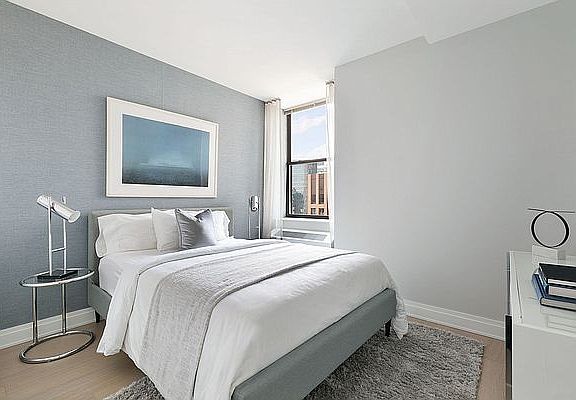 4th image of 70 Pine St APT 1702