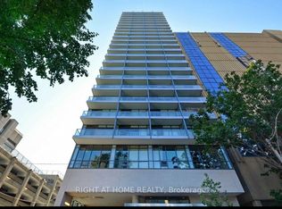 210 Simcoe St #1212, Toronto, ON M5T 0A9