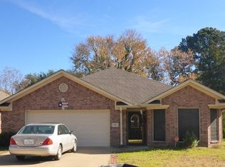 116 Settlers Ct, Palestine, TX