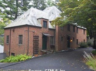 925 Forest Rd, New Haven, CT 06515