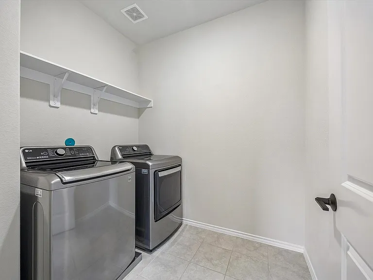 1821 Agoura Hills Dr — Photo 11