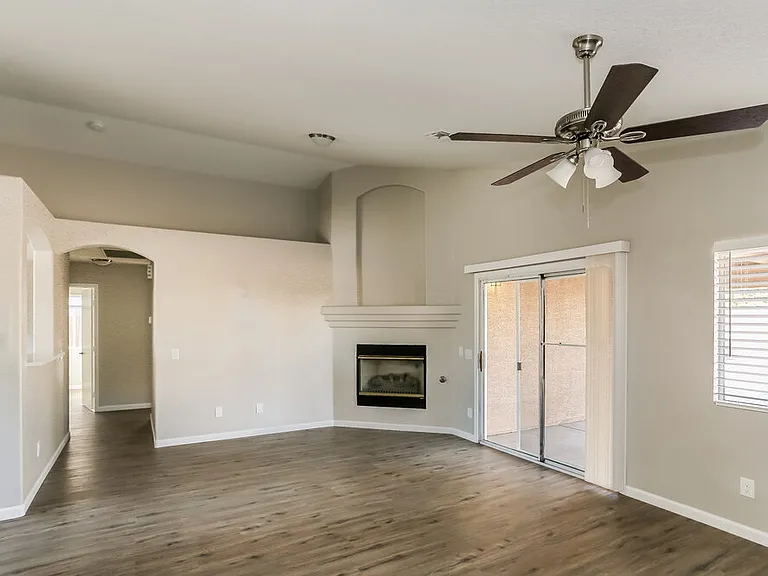 16104 W Jefferson St — Photo 3