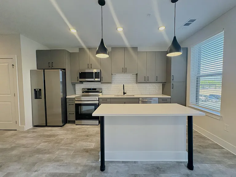 District at Riverside Apartments — Photo 86