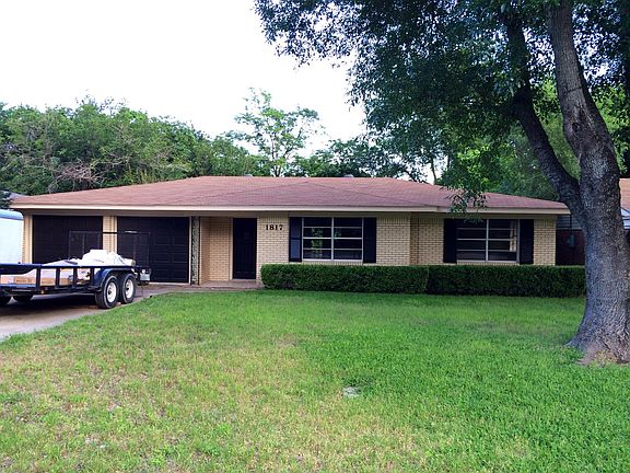 Shade tree in front yard