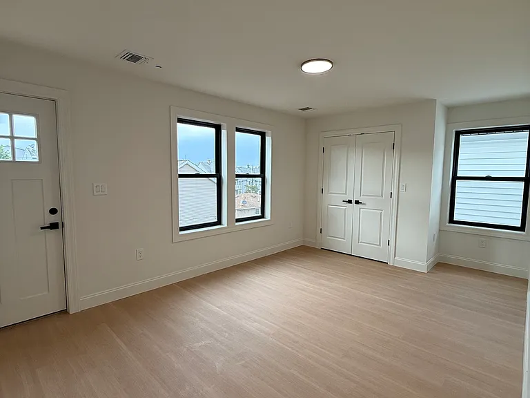 29 Robert St #1 — Photo 8
