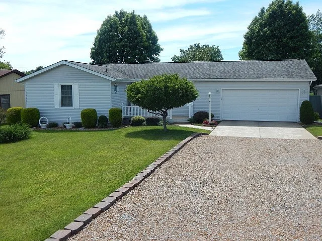 319 Stinson Dr photo 1
