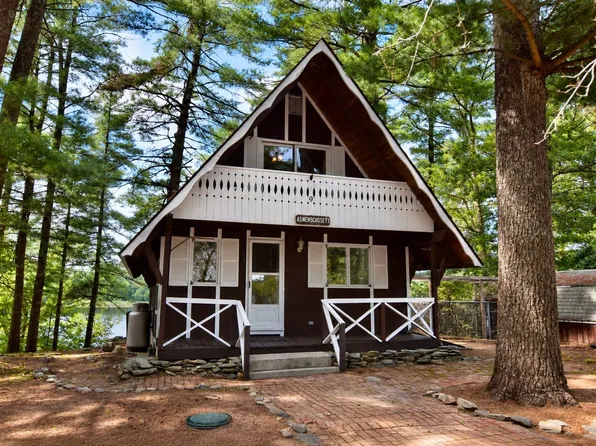 9 Lakeview Ter, Middleboro, MA 02346