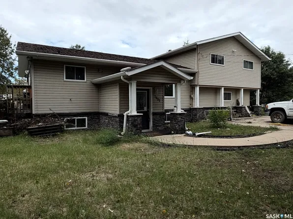 1405 4th Avenue NW, Prince Albert, SK S6V 5R3