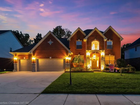 2118 Chaps, Troy, MI 48085