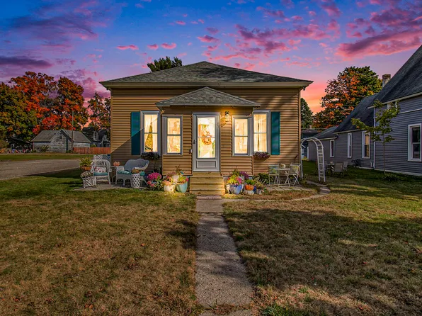 314 N Robert St, Ludington, MI 49431