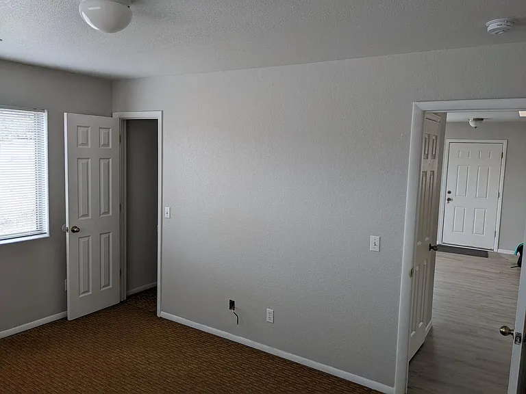 3960 E Valley Ln #C — Photo 9