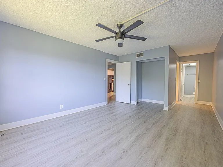 9440 SW 8th St #417 — Photo 16