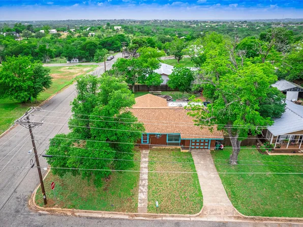 1207 Flag St, Llano, TX 78643