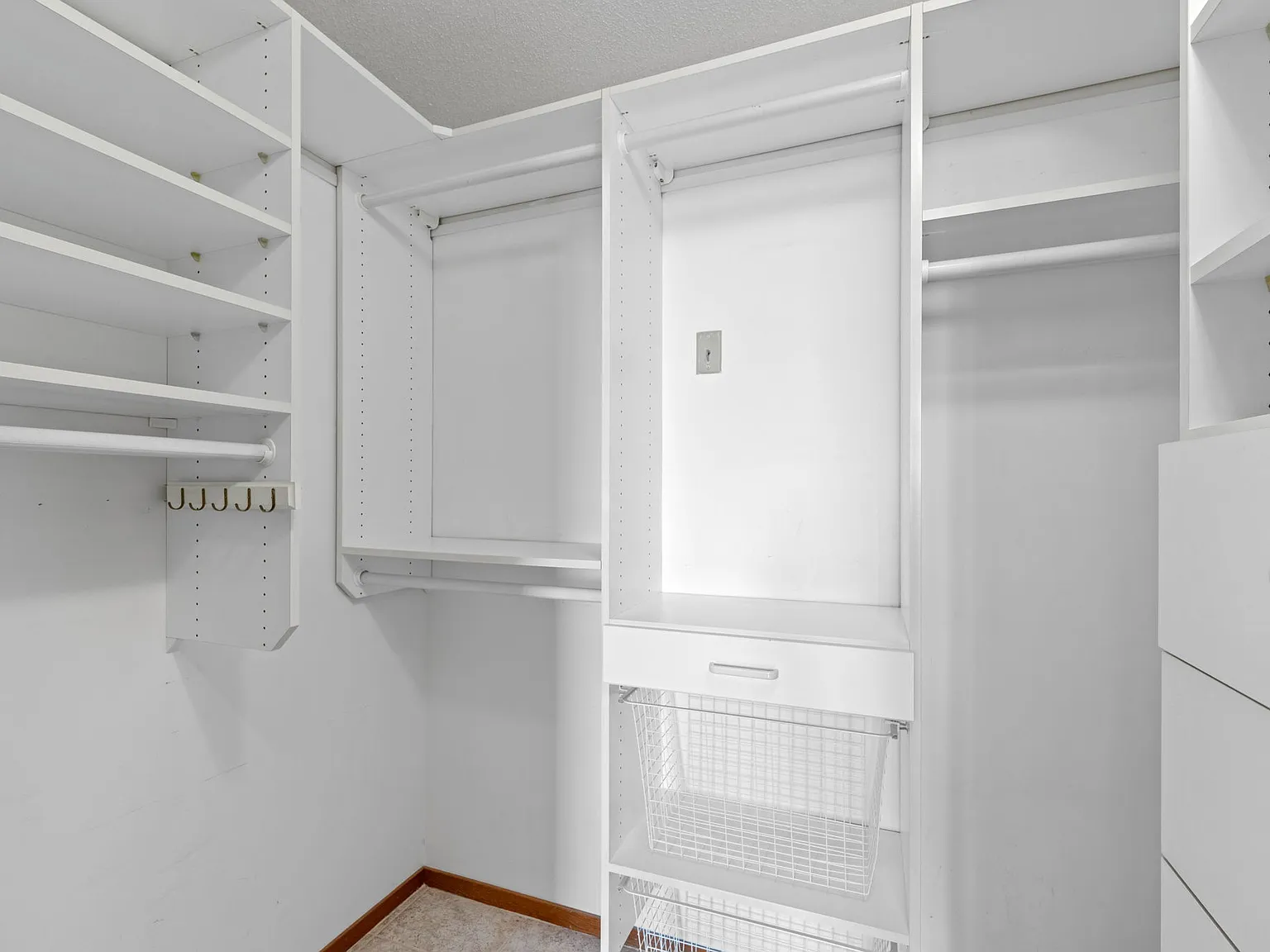 2 bed, 1200 sqft, $2,100 — Photo 4