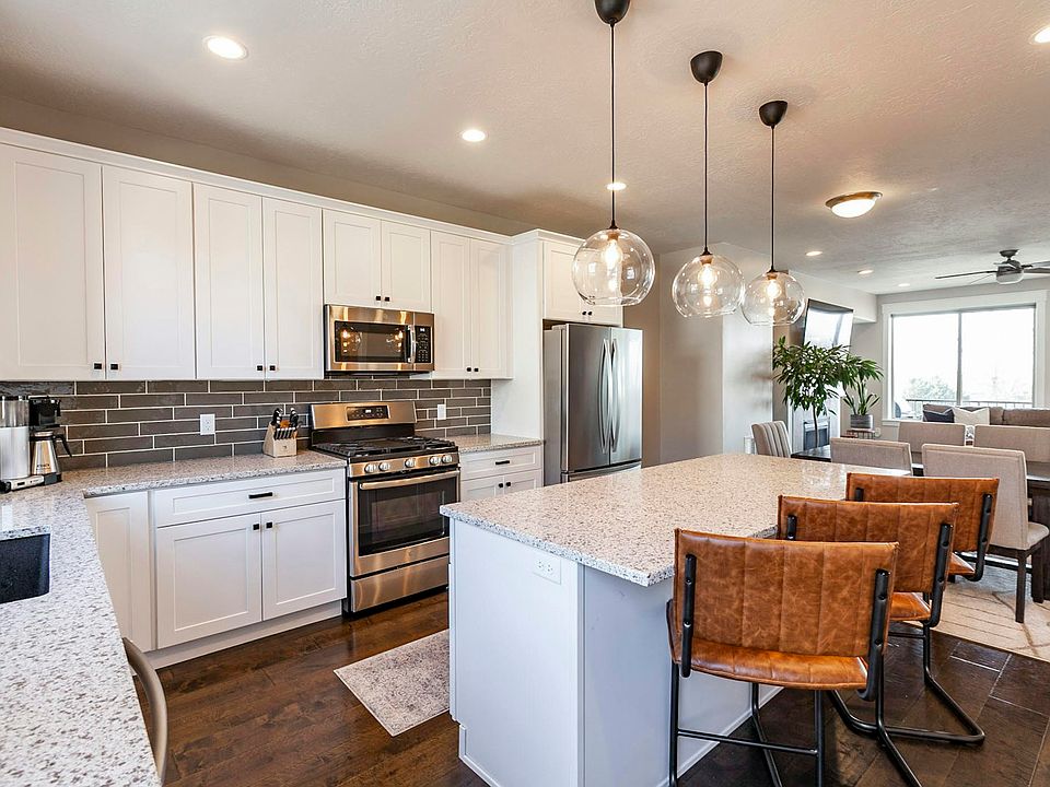 Gourmet kitchen
