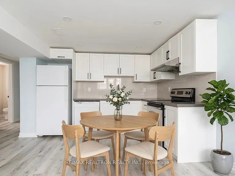 15 Haida Dr — Photo 2